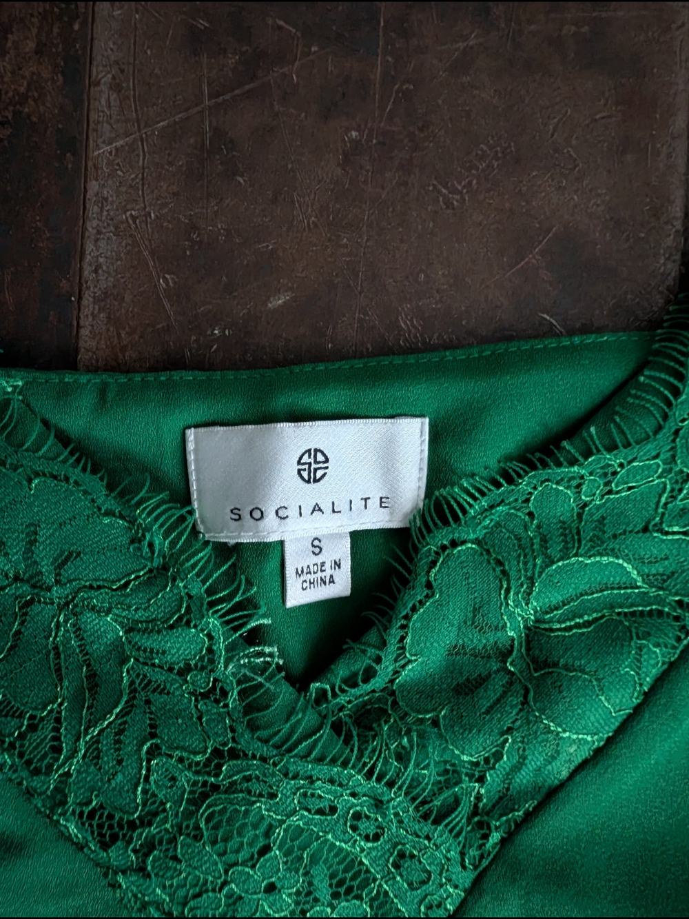 Socialite Emerald Green Lace V-Neck Camisole - Picture 4 of 7